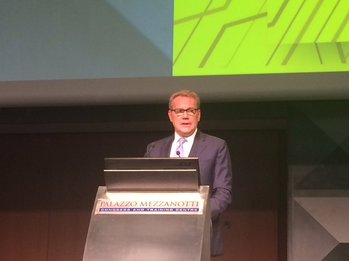 alefederferrari's tweet photo. .@ecereda #ClassDigitalWeek: #HumanTechnopole ci insegna che si vince solo facendo #sistema. L'#openinnovation è la parola d'ordine #Milano https://t.co/rTxBIA77H7