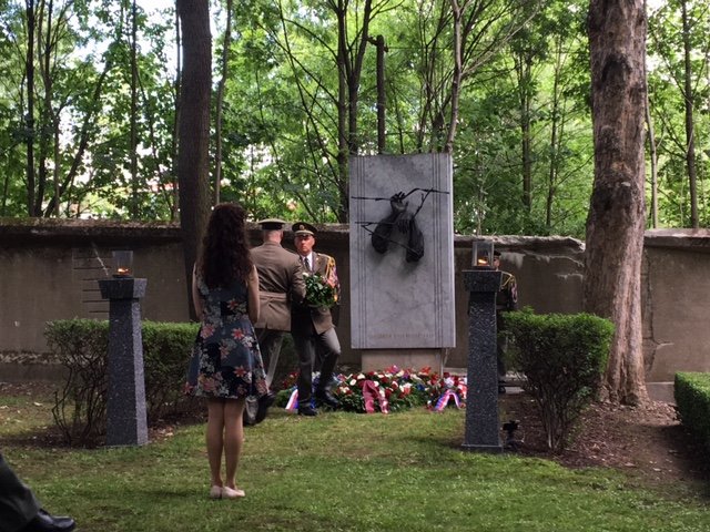 JanThompsonFCDO's tweet photo. Laying UK wreath to remember victims of the Communist regime at Prague's #Dablice cemetery https://t.co/RjBshvnvtJ