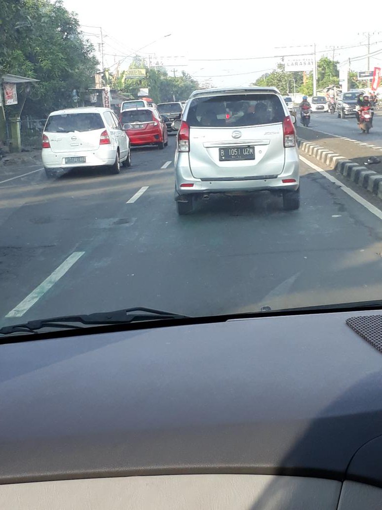 RadioElshinta's tweet photo. 16.50: RT @cutenonik: Raya Gondang- Cepiring, Kendal ke Semarang padat merayap. Sebaliknya lancar #InfoMudikElshinta https://t.co/TSnY9ccdIG