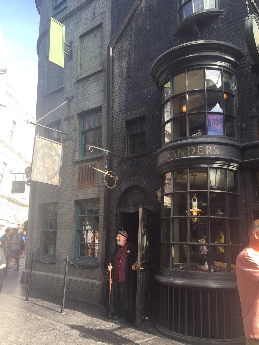 MelTBessent's tweet photo. Someone take me back π« #HarryPotter20 #takemebacktothemagic #HarryPotterWorld https://t.co/KRuLxAayG3