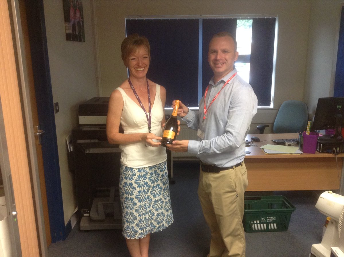 CompassFurnitur's tweet image. How's this for #mondaymotivation a bottle of Prosecco won by Sarah at Grove School by guessing the number of paper clips. Only 137 out!