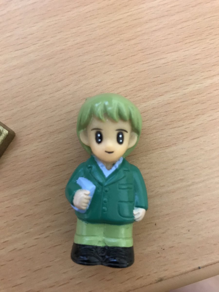 野球青年 Ar Twitter このキャラてなんのキャラですか 嫁さんが小さい頃に遊んでいたおもちゃの中に入ってました 緑の髪で脇に本を挟んでます 誰 緑の髪 本を脇に挟む アニメ 緑の服