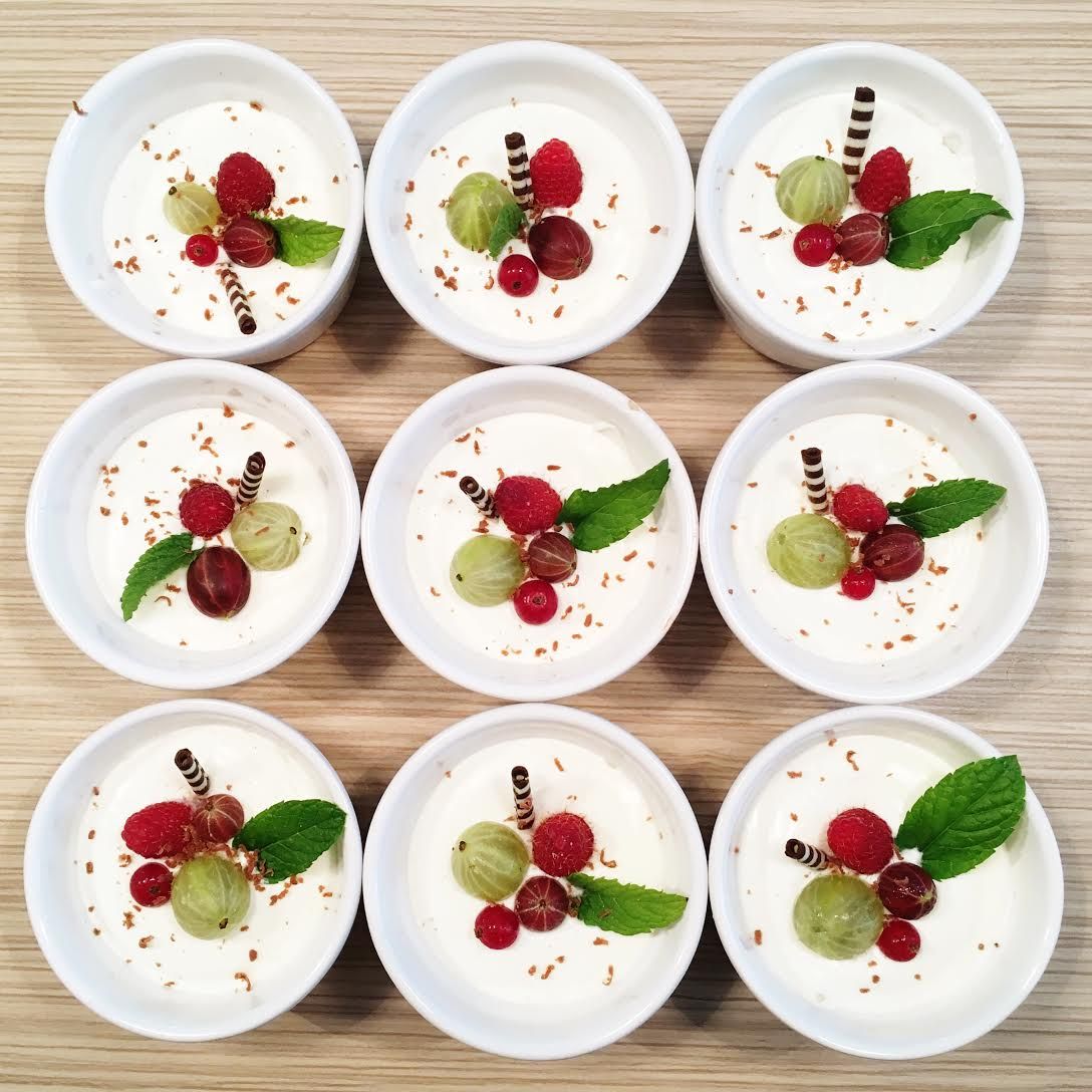 Niekto na Jána zapaľuje ohne, náš Janči doma vypeká. 

Máte aj vy takéhoto šikovného kolegu?