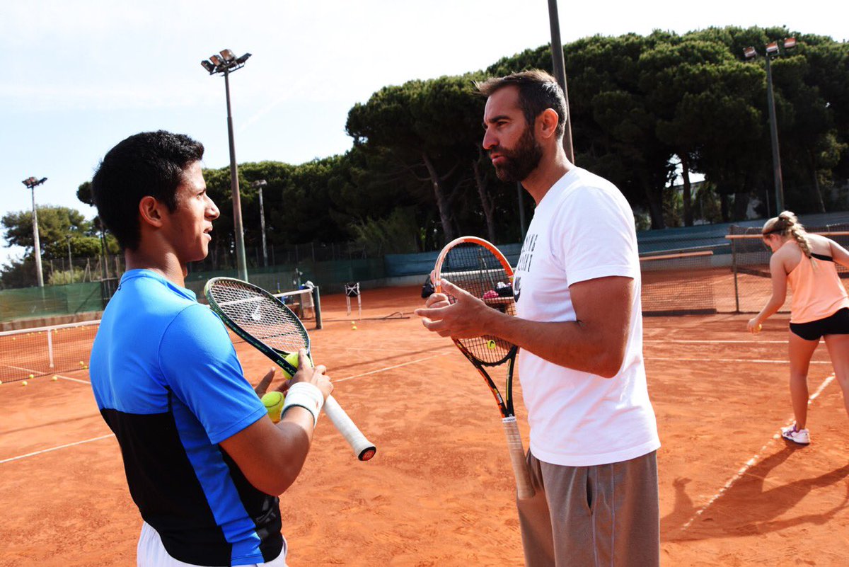 Building carachter, challenging and developing with determination and dedication!  TRAINING TO SUCCEED! 🎾👊🏼📈