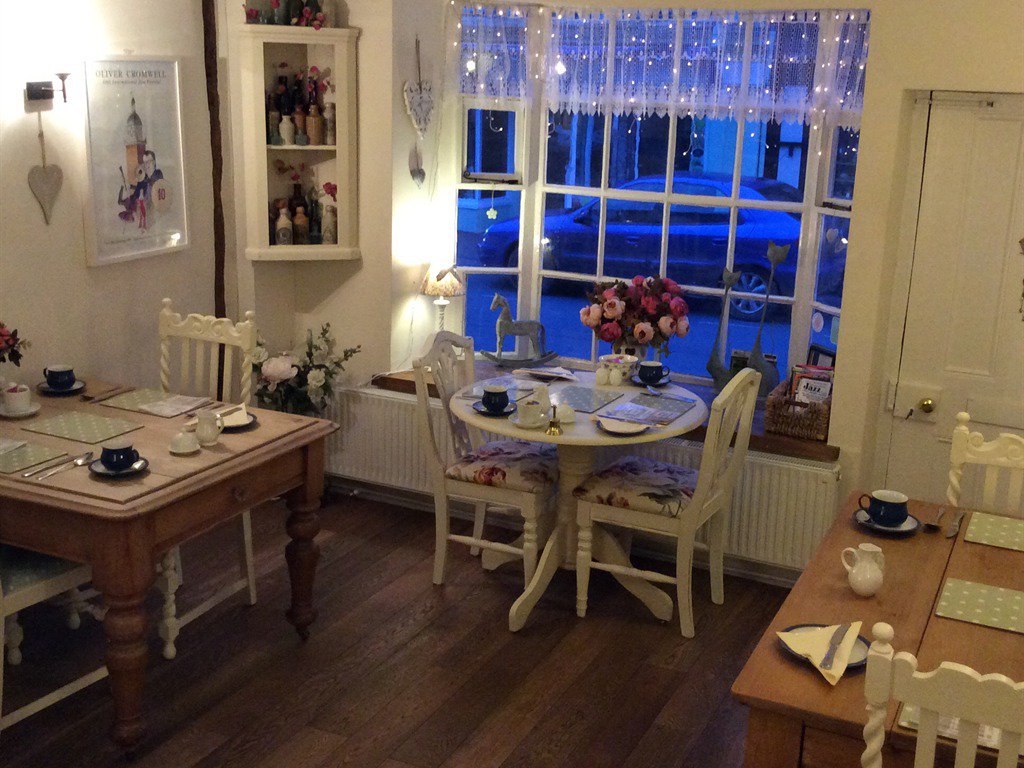 aroundaboutbrit's tweet photo. #GuestReview: "#Comfortable, #spotless room, #friendly, helpful, #welcoming host & #excellentbreakfast." https://t.co/w40qZovYMp #Staycation https://t.co/XSQefiss4h