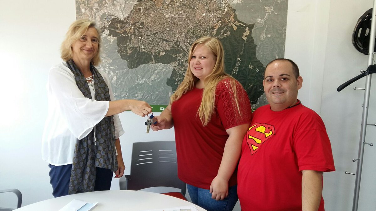Avui hem lliurat claus de pisos de PROMUSA a nous llogueters. Comencen 5 anys de noves il.lusions!