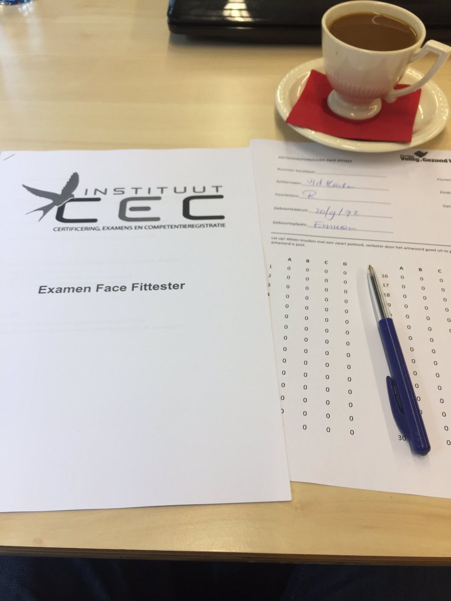 PBMCoach's tweet photo. Evaluatievergadering over #facefitteste nbegint emt zelf ook maar eens een examen te maken. En ja ik had een voetenbad #Koffie #PBM https://t.co/laHzyCEC9u