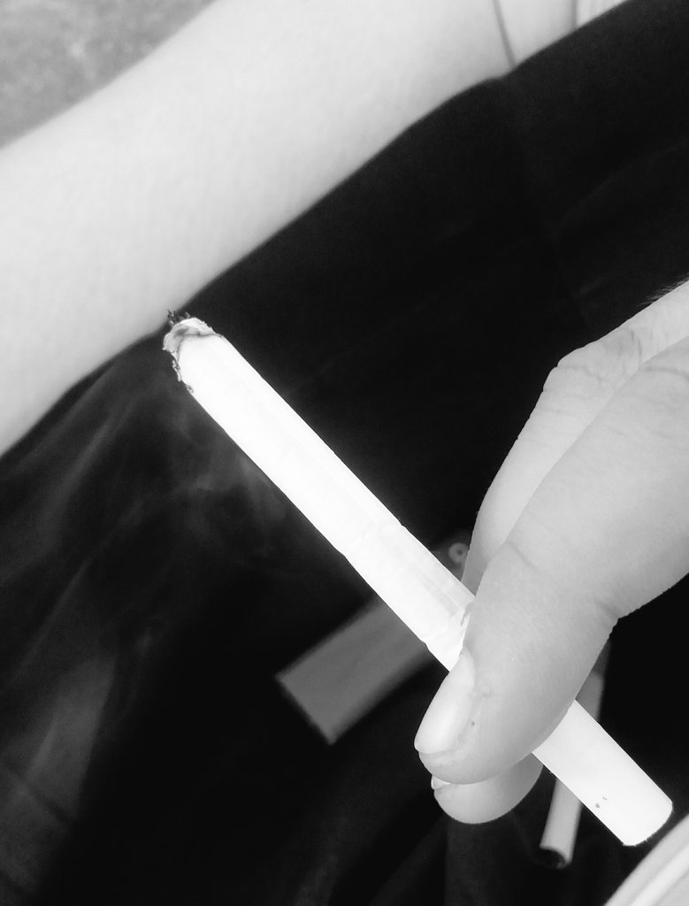 MIA_LEO_'s tweet photo. ถ้าผมไม่ได้เป็นแบบที่คุณฝัน คุณจะรักผมมั้ย #ยืมเมจforsex https://t.co/idFqOksSQz
