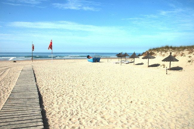 alentejo_1970's tweet photo. #OBarbas...Where to eat in #CostaDaCaparica beach... https://t.co/cwEEcD71fn