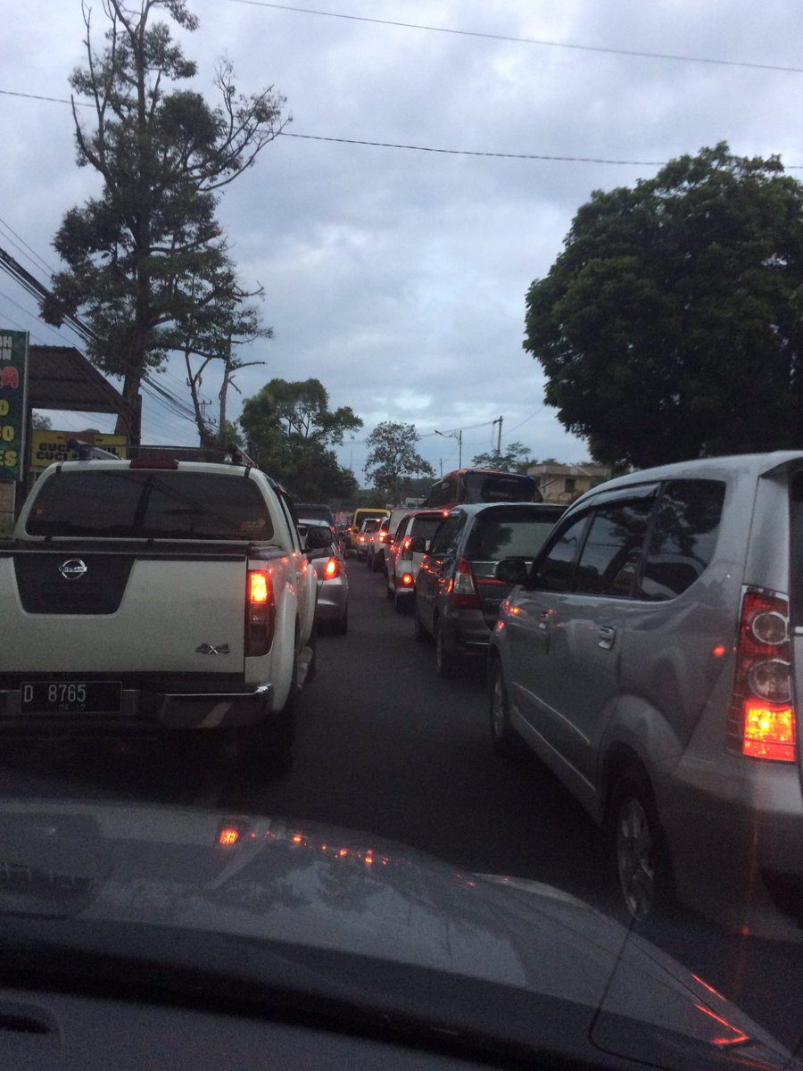 RadioElshinta's tweet photo. 17.25: RT @tg_theyul: Macet, Jl. Raya Salatiga - Boyolali. #InfoMudikElshinta https://t.co/bQJibrVO2E