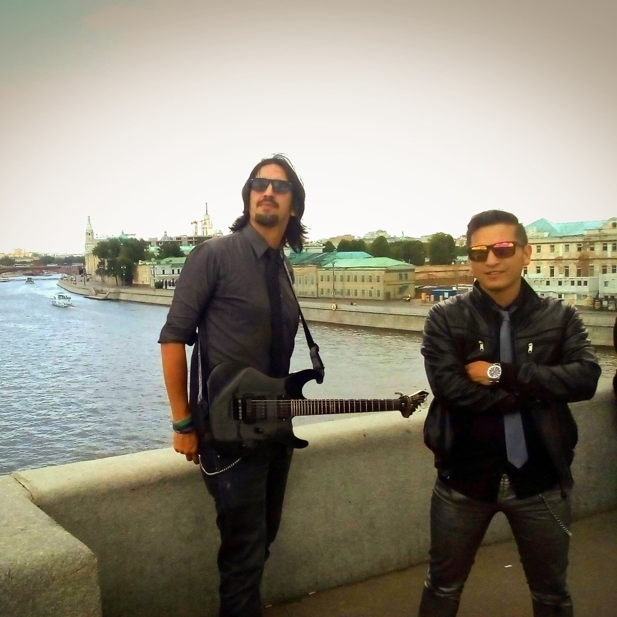 lacuartaband's tweet photo. Rodando video en #Moscu, nos acompañó un soleado día en esta hermosa ciudad. #latinos #Musica #Moscow #Gira2017 #colombianos https://t.co/X7GImfuAPt