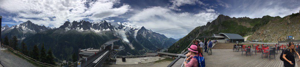 ChamChamonix's tweet photo. Début de semaine @MONTBLANC_NR @Chamonix_France #planpraz #Chamlive https://t.co/Q8OpWsXzdy
