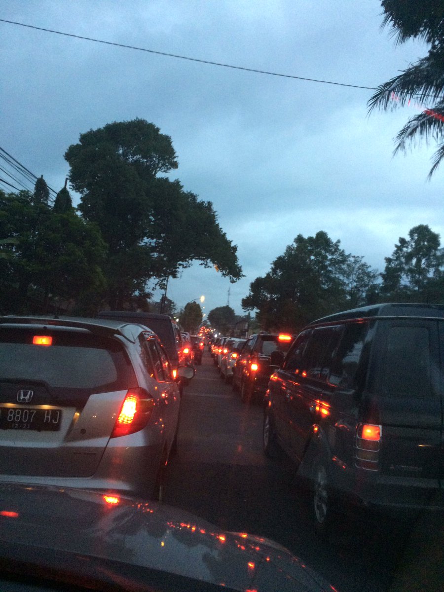 tg_theyul's tweet photo. Jl. Raya Salatiga-Boyolali macet parah, Belum teratasi.... https://t.co/26Igd3nzMA