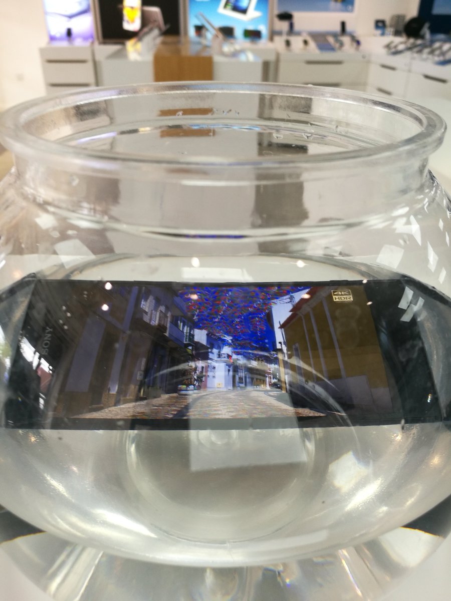 ThurmastonGuru's tweet image. Making waves with the new #Sony XZPremium! Want to see this water resistant beauty for yourself? Pop into #O2 Thurmaston today! #O2Showcase