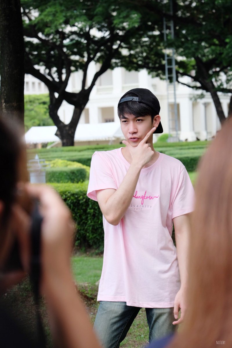n01nutchy's tweet photo. ท่านี้กำลังฮิตหรือเปล่าไม่รู้ แต่ #แมวมิวซ์ ทำท่านี้แล้วน่าร���กจัง #mmmmmmmuse #ChulaCuteBoy #cufirstdate2017 @muse_np 🤘🏻🤘🏻 https://t.co/1idUl2snfI