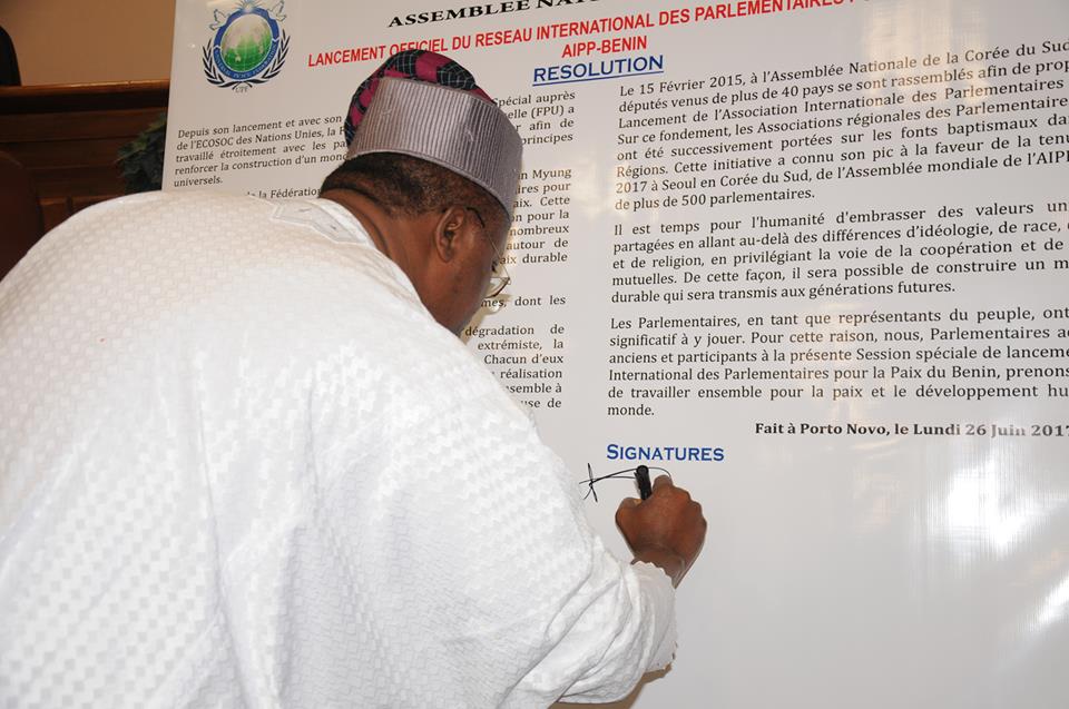 dmetonou's tweet photo. Le Réseau béninois des parlementaires pour la Paix installé, ce lundi 26 juin. Des députés prêts à " promouvoir le dialogue et la paix " https://t.co/lUH1kM0ugt