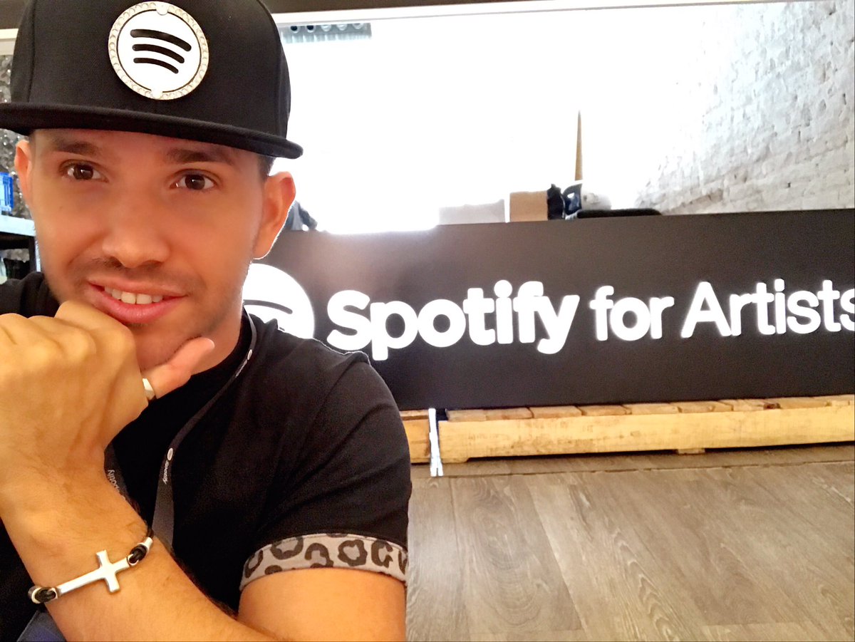 OficialDaniJ's tweet photo. Gran reunión de profesionales del mundo latino #SpotifyForArtists @Spotify @SpotifySpain Gracias por la MasterClass y por el regalazo 😍❤️ https://t.co/Z0BqsTVEMS