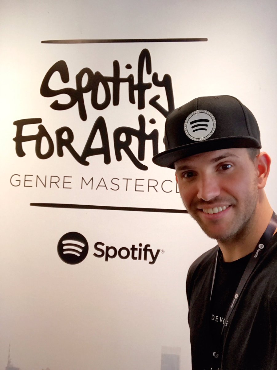 OficialDaniJ's tweet photo. Gran reunión de profesionales del mundo latino #SpotifyForArtists @Spotify @SpotifySpain Gracias por la MasterClass y por el regalazo 😍❤️ https://t.co/Z0BqsTVEMS