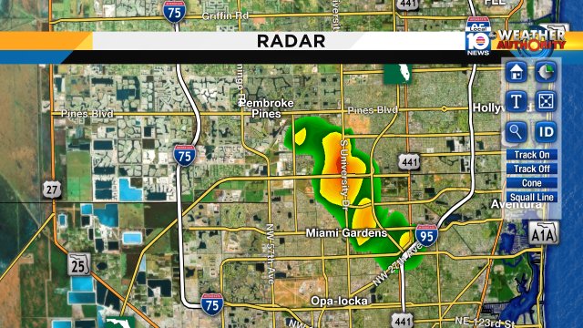 Isolated shower has moved onshore! Drive safe and grab that umbrella. Watch Meteorologist Julie Durda https://t.co/MrKoahuW9W