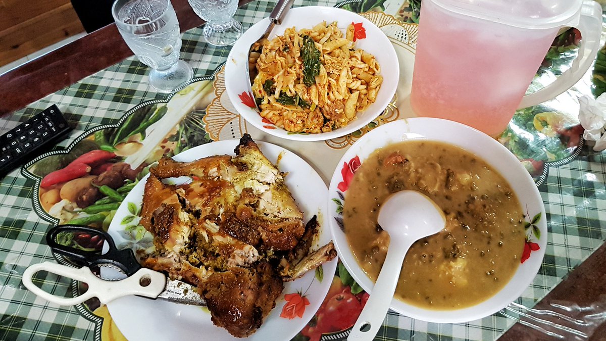 fadly_ahmad_'s tweet photo. Eid Mubarak. A day to forgive and forget
your diet.
#hariraya #eidmubarak #forgetdiet https://t.co/Odrv67gnTX
