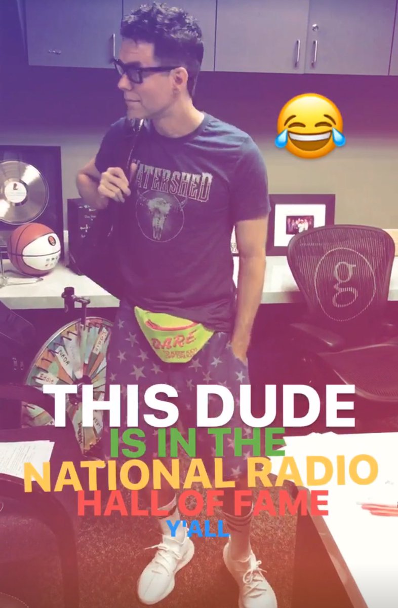 RadioAmy's tweet photo. so legit. he can dress however he wants!!! yay @mrBobbyBones so proud of you!!!!!!!!!! 👊🏼👊🏼👊🏼 https://t.co/qFwtSxzuT9