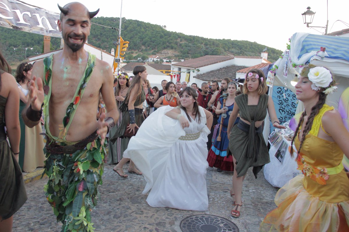 medievales20's tweet photo. ¿A qué esperas?. La cuenta atrás ha comenzado... XXII @medievales17 #LasMedievalesdeAndalucía @huelvaturismo @JR_Borrallo @Cortegana_tur https://t.co/3ars8UI56O