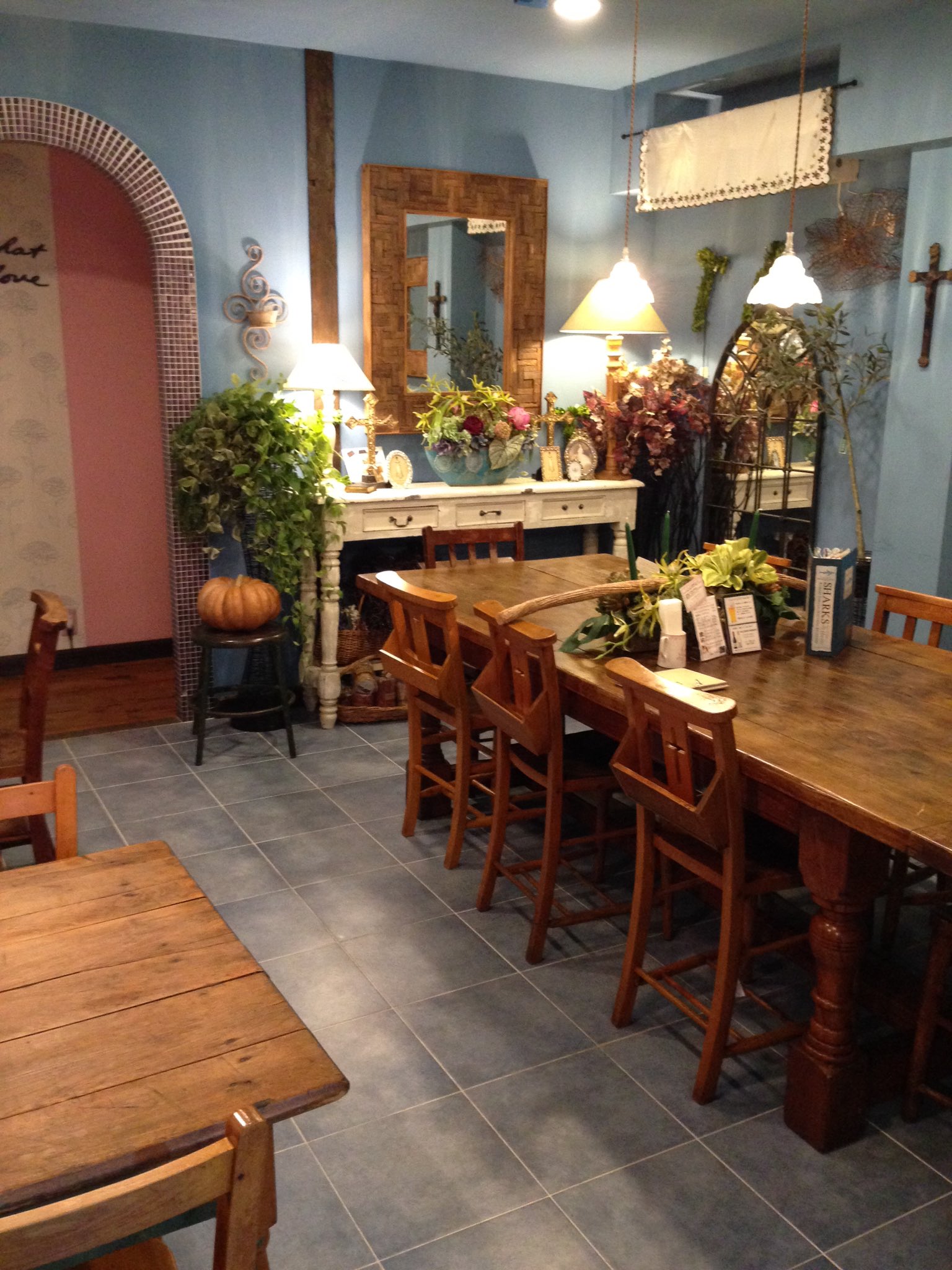 ট ইট র お食事男子 Hallelo Garden お花屋さんが営んでいるカフェだけにお花に囲まれます 野郎お一人様での入店でもあるわけない乙女心がくすぐられました おいらが女子ならこちらの常連になりたいぐらいです 花屋 カフェ 愛知県 みよし市 ハレルゥ