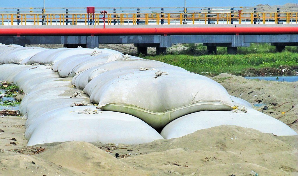 MaccaferriWorld's tweet photo. Our #geotextile products #MacTube and #MacBag protect @PetronetLNGLtd’s terminal in #Kochi #India from #siltation https://t.co/QlLTrywH8C https://t.co/Igm2TjxkOC