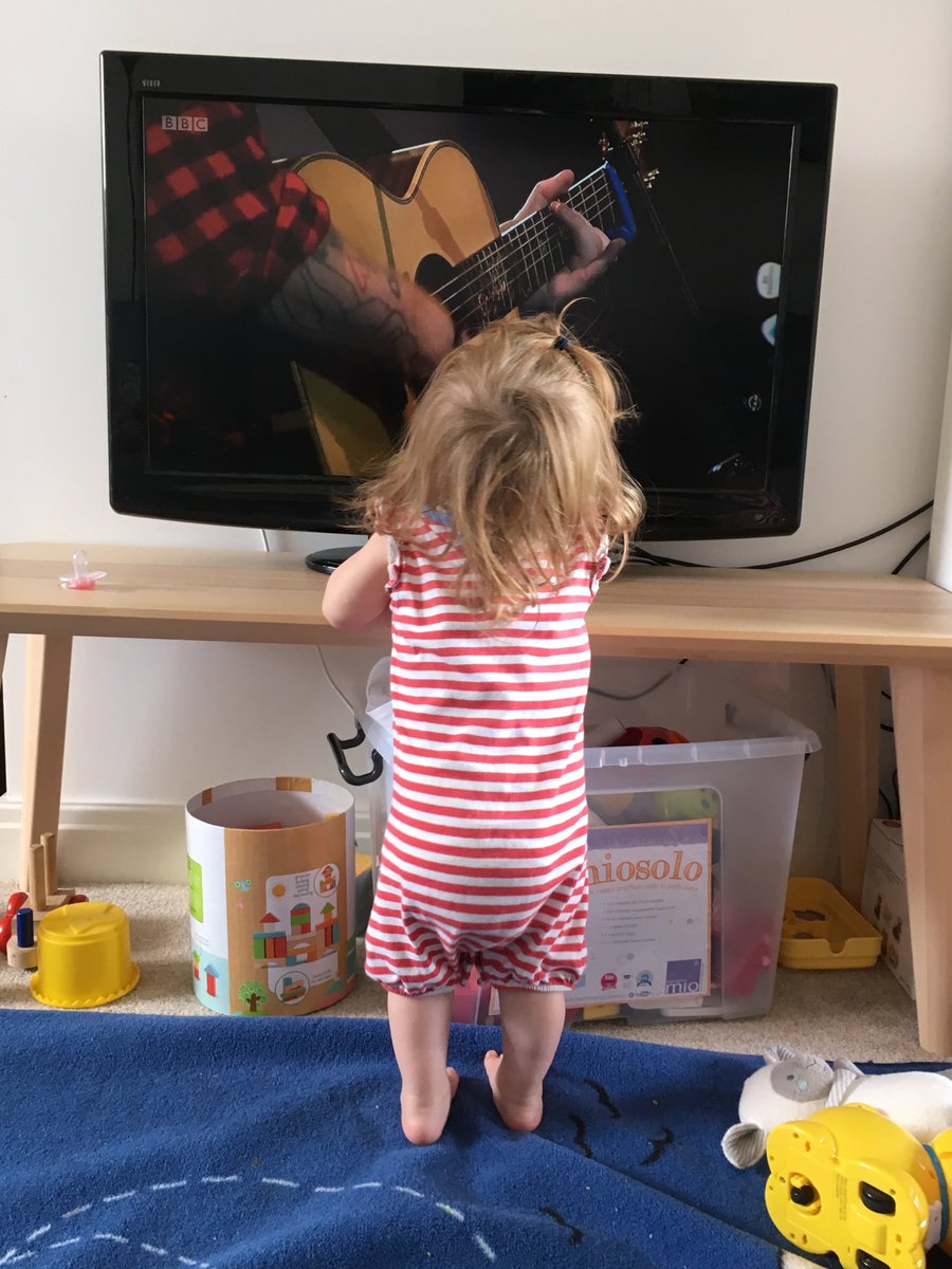 Bev_Anne07's tweet photo. Watching @edsheeran with my 14mth old :) Amazing #Glastonbury2017 #lovingtheloop https://t.co/Bi9A6ENjBR