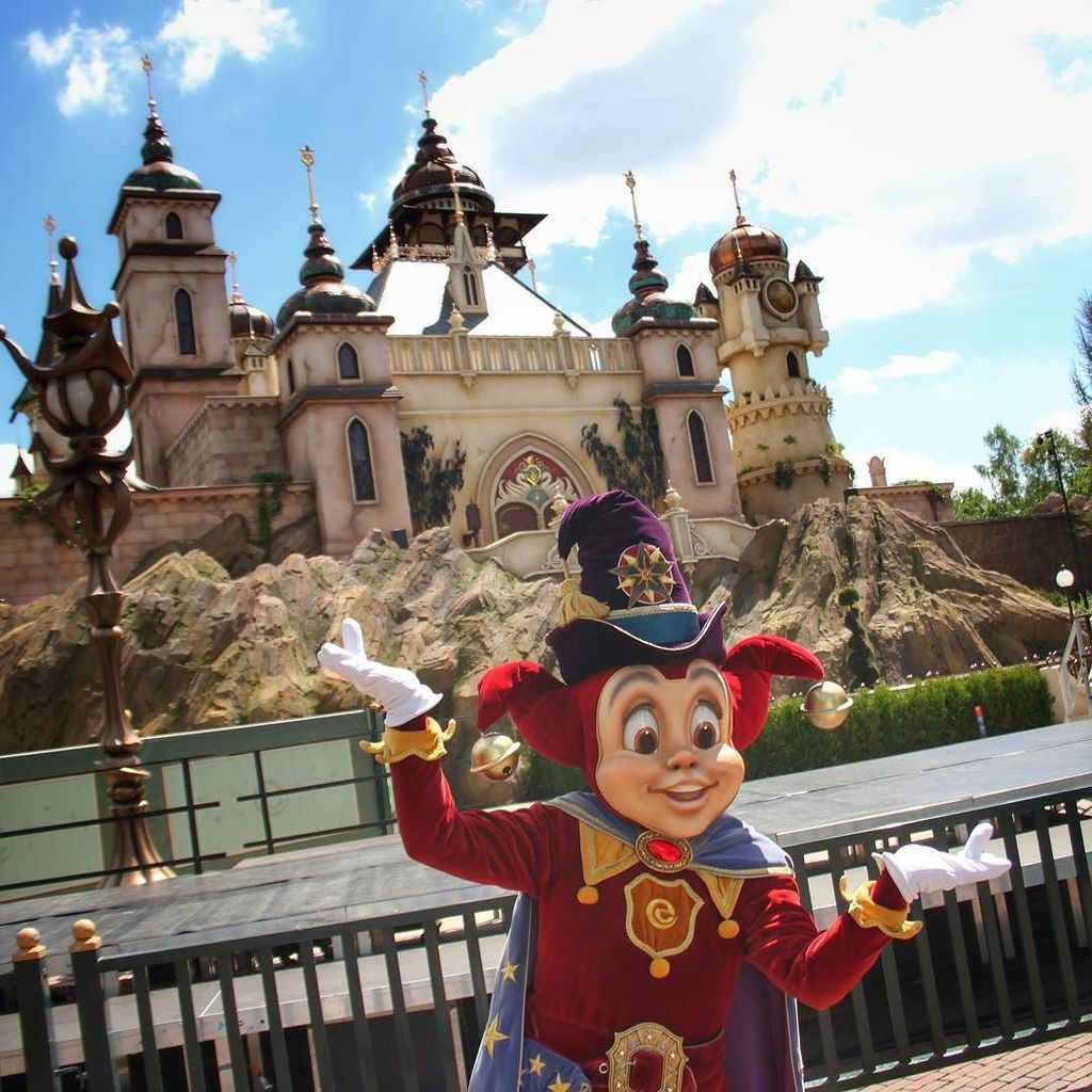 plaetjesmakers's tweet photo. Pardoes is al helemaal door het dolle heen nu #Symbolica bijna echt voor iedereen geopend is. #Efteling | https://t.co/a8BFsTVAjZ https://t.co/g0EcYiWPha