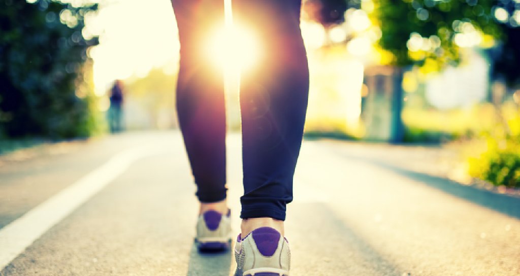 WebMD's tweet photo. Research shows you're likely to live longer if you walk at least: 5.5 miles, 10.5 miles or 15.5 miles per week? https://t.co/J33NSmRISo https://t.co/mXM7VKf24g