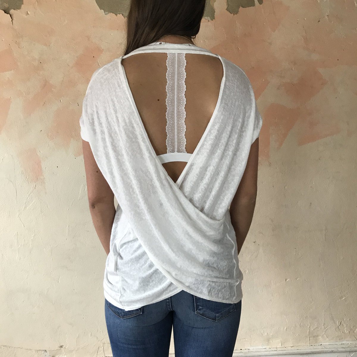 ModishDecorah's tweet photo. โWatch me walk away...โ
#modishdecorah #whitetshirt #backdetails #bralette #lace #summerlayers #ootd #trendsetter #boutique #shopdecorah https://t.co/ibyqdpr0nq