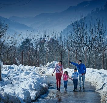 TanishqTravels's tweet photo. भारत में अत्यंत मनोरम, मनोहारी और चमत्कारी परिदृश्य यदि कहीं देखने को मिलते हैं तो वह स्थान हिमाचल प्रदेश के मनाली  https://t.co/9WPfJpPJHA https://t.co/n6lJ7htk1l