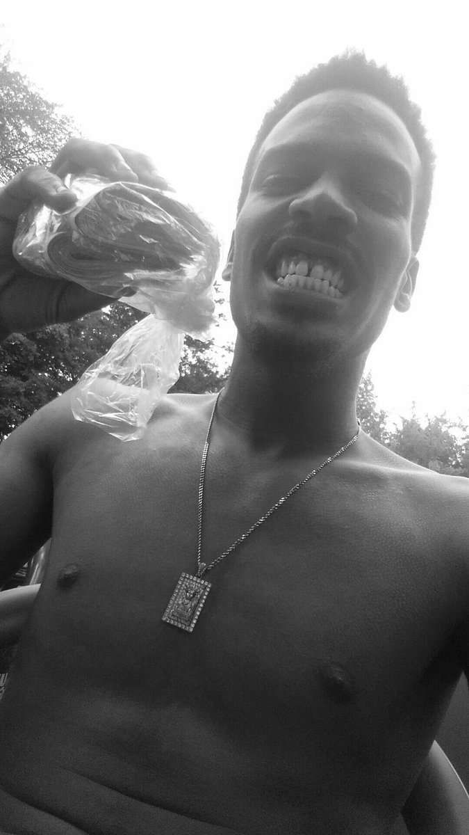 Double0_o's tweet photo. When you ugly asf but been securing the bag 💪😂 #PlugMoney https://t.co/BCPIpM9V7q