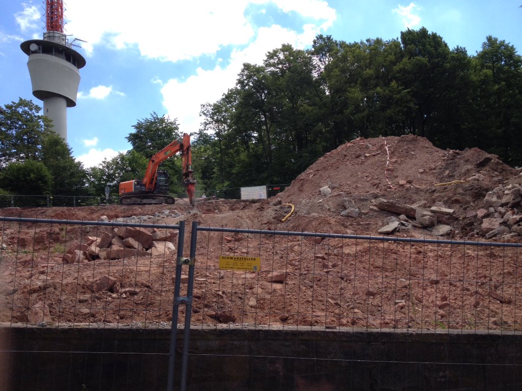 rioskheidelberg's tweet image. #Stromleitung angebaggert.... #Altstadt ohne Strom.. #Heidelberg #Königstuhl #Bergbahn #Schlierbach #SWR