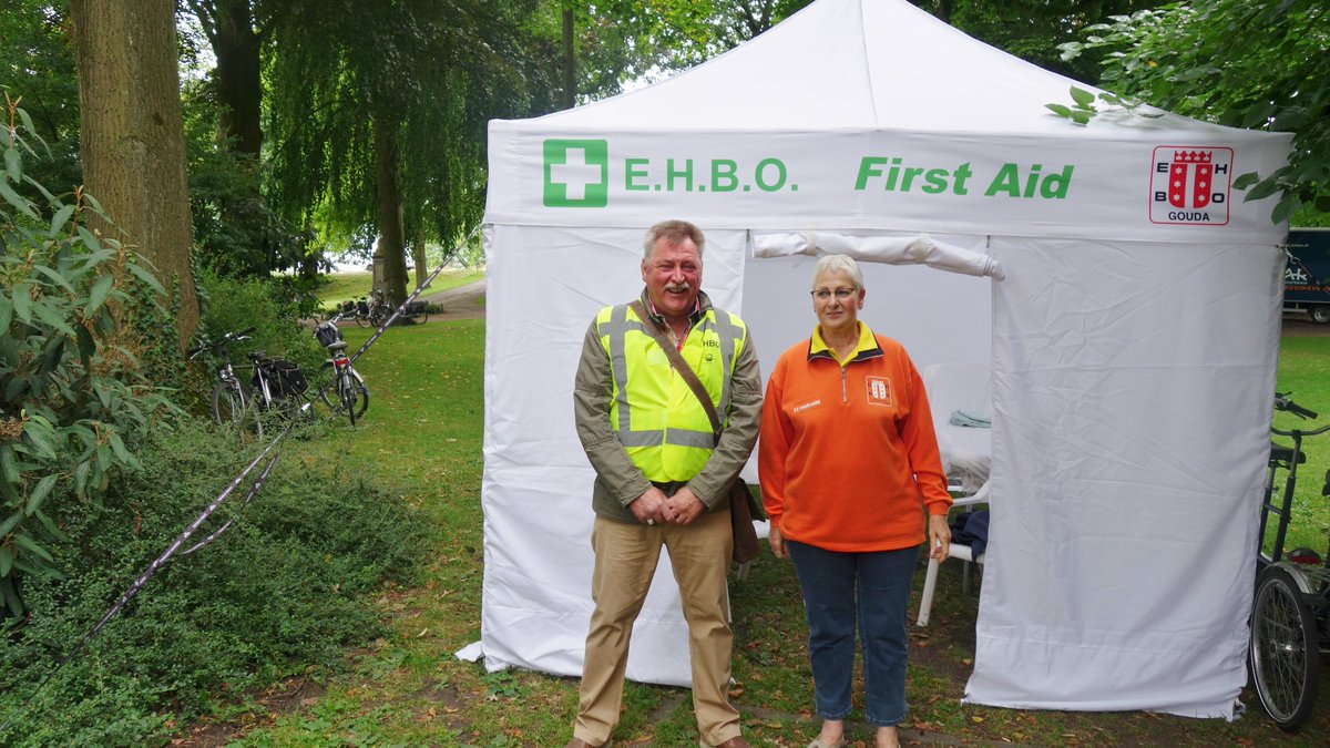RaymondAarsman1's tweet photo. Dit seizoen staat @ehbogouda met zichtbare tent met First Aid defibrillator (AED) bij de Goudse Concerten. #Gouda #hulpverlening https://t.co/6uLSVQUJFd