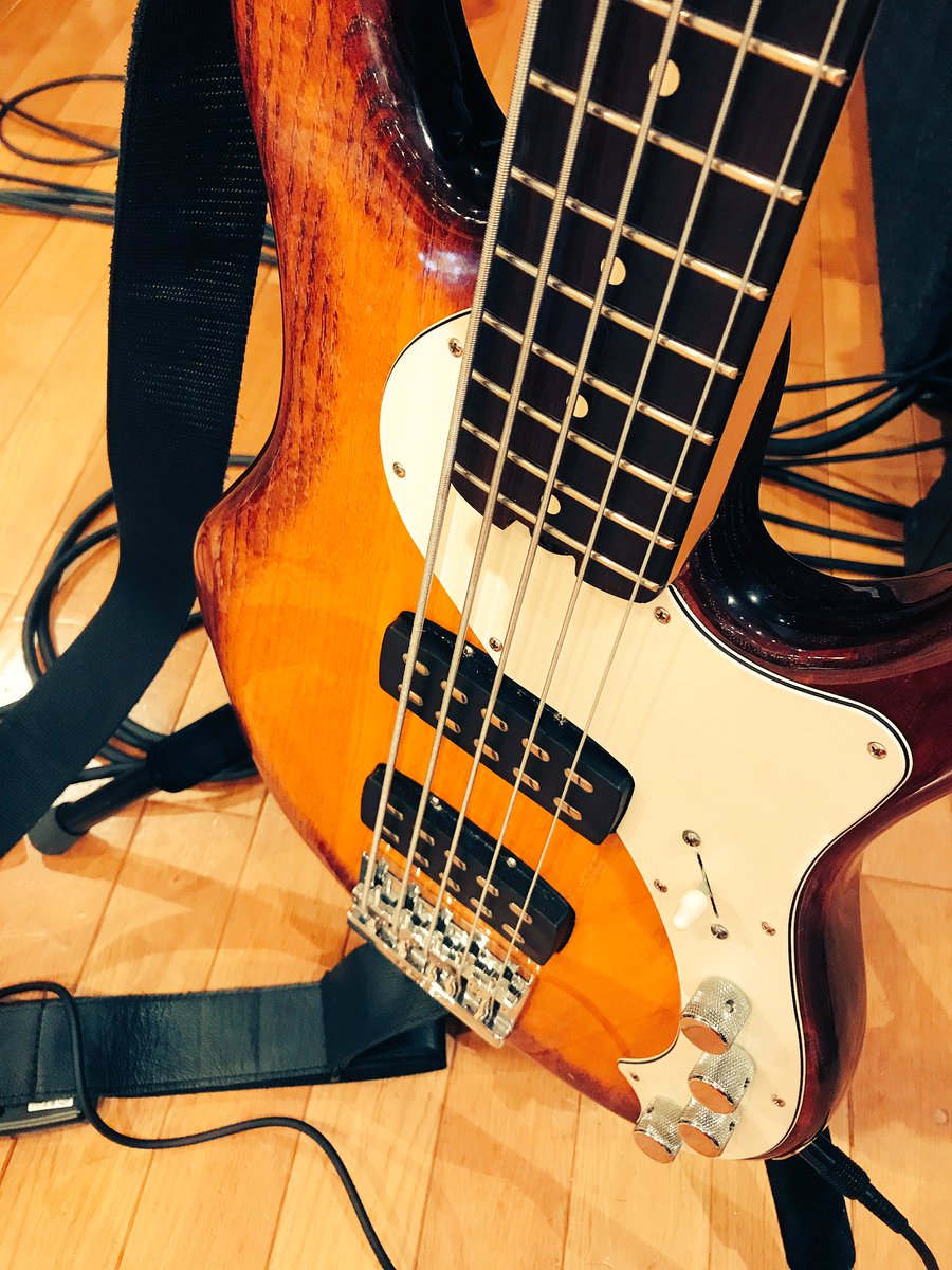 yutaro_artlove's tweet photo. Rehearsal...

#Fender
#DimensionBass
#sads https://t.co/hmlChh5HWA