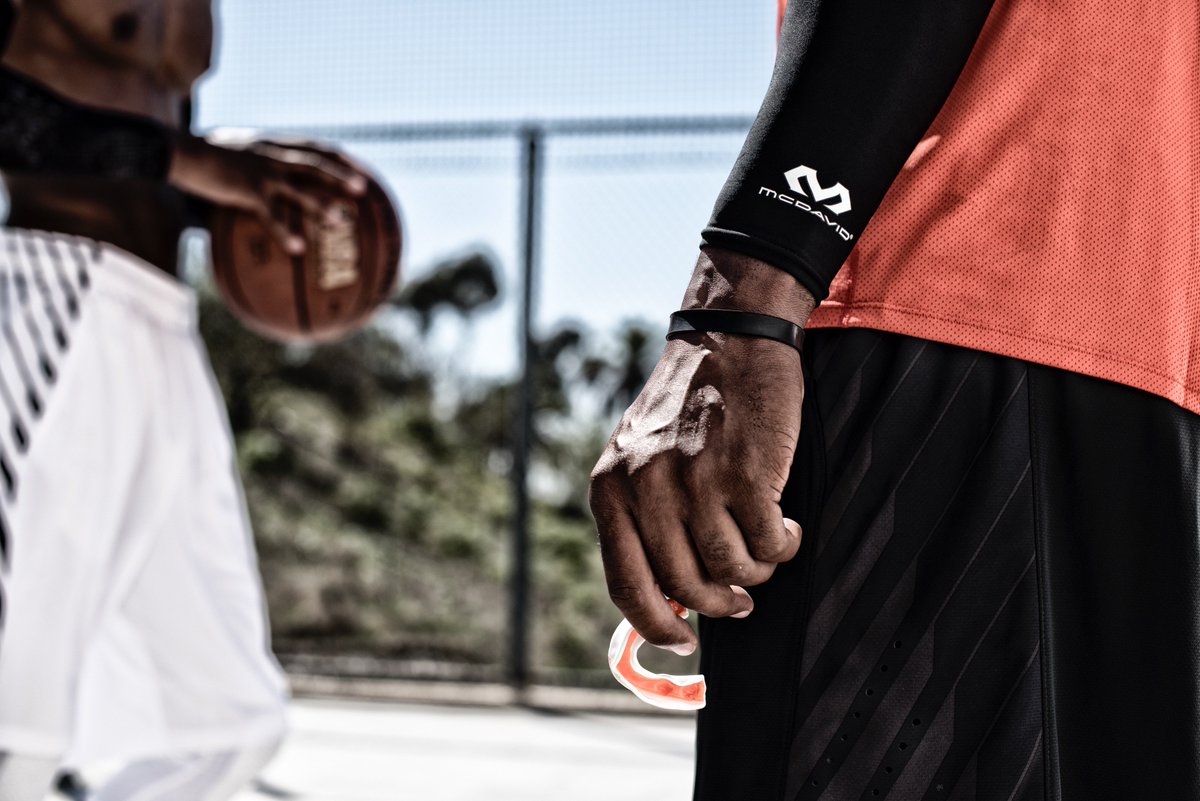 McDavidEU's tweet photo. Make plays. Be Unstoppable. #BallHigher https://t.co/HtbgZg4OBO