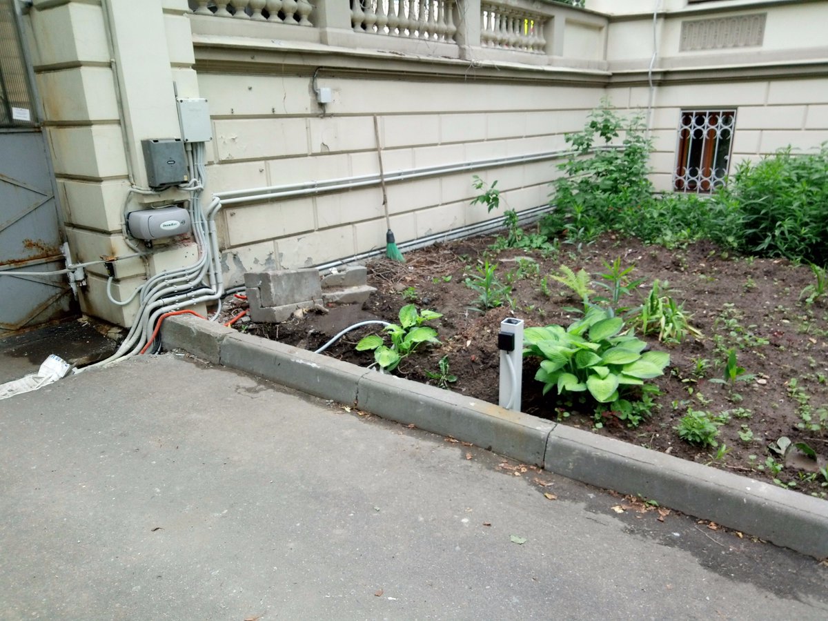 mixbeeru's tweet photo. Посольство Республики Кипр - замена электроприводов на #распашных #воротах и организация шлюзового проезда.  #ремонтворот #МиксБи https://t.co/5kKQQ8SR24