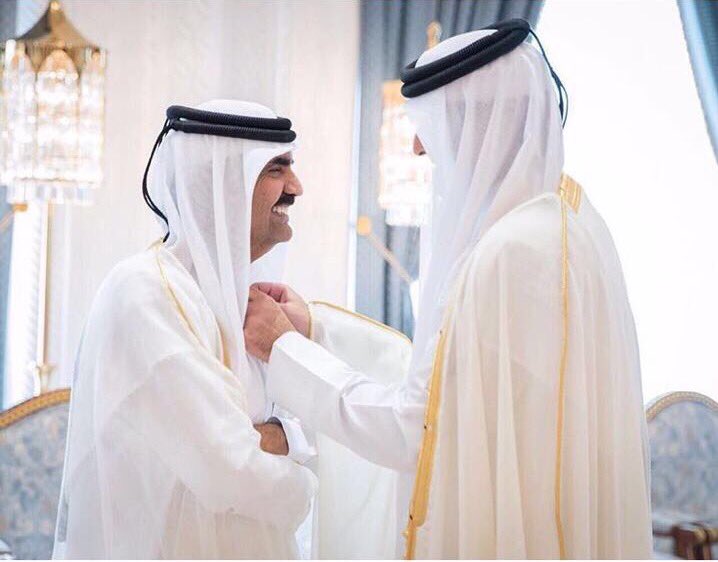 لا تفكر في الامور ولا تضيق خلقك
ماتساوي في عيوني ربطتي للزرارك
والضعيف اللي يحسبنه نشب في حلقك
والله ان ينشب بروحه لين يبغض دارك