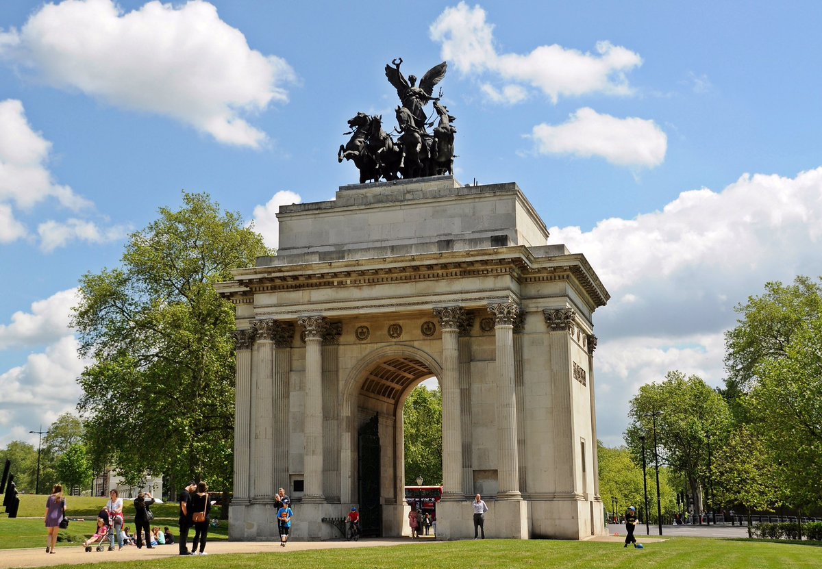 llost_in_London's tweet photo. The #WellingtonArch, also known as #ConstitutionArch https://t.co/Pc5GRCXHdz #lostinlondon #lostinlondonattractions #londonsummertime https://t.co/FvdPCS3dwL