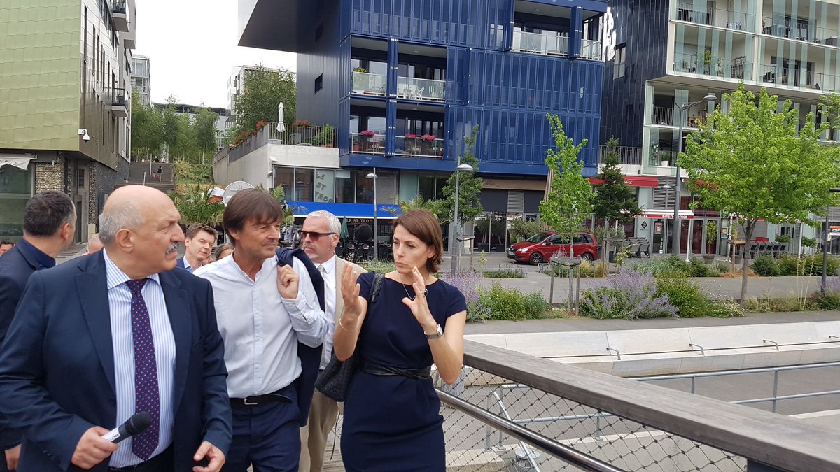 N_Hulot's tweet photo. Le quartier Confluence de Lyon, riche de solut° pour la ville durable: rénovat° énergétique, mixité, jardins partagés, navette électrique... https://t.co/izO3uOYj6F