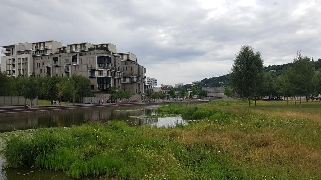 N_Hulot's tweet photo. Le quartier Confluence de Lyon, riche de solut° pour la ville durable: rénovat° énergétique, mixité, jardins partagés, navette électrique... https://t.co/izO3uOYj6F