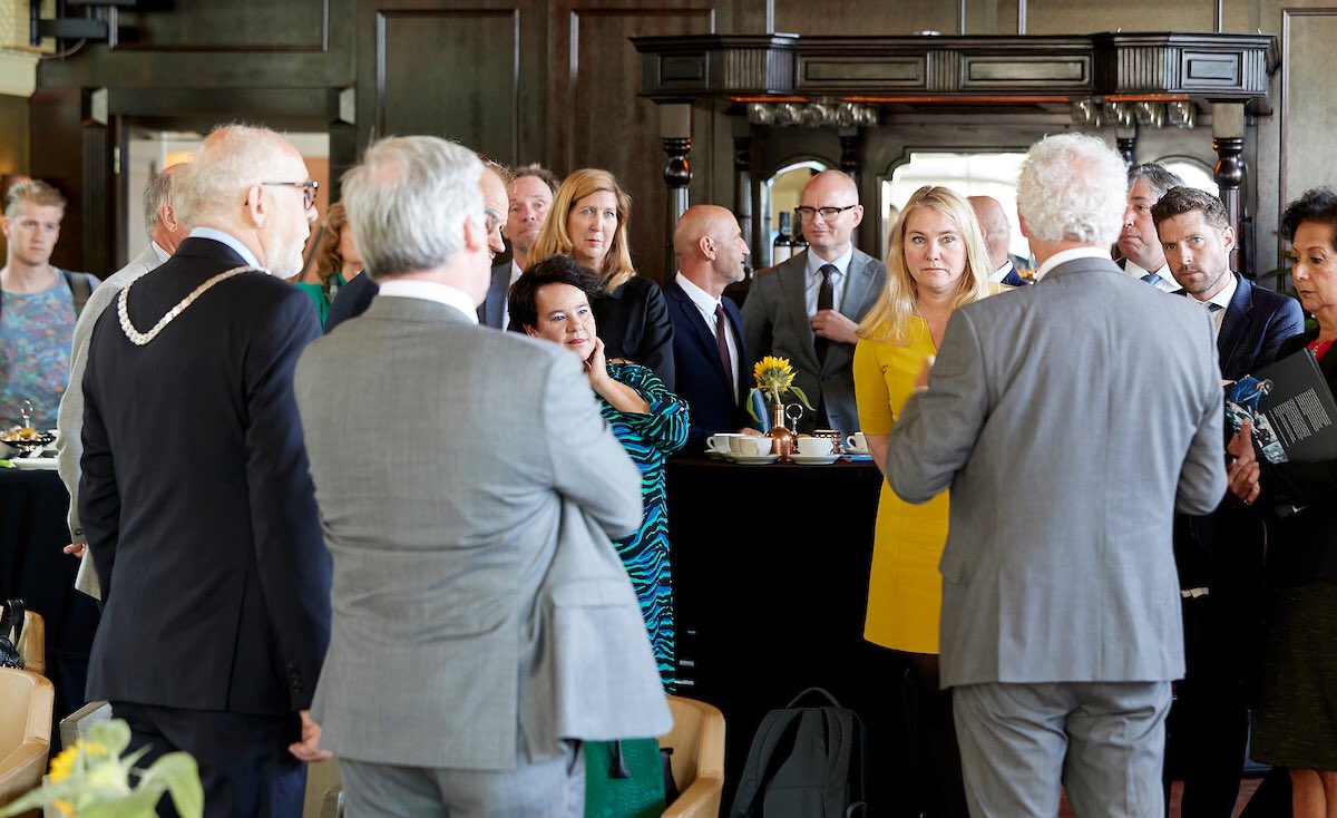 hvmerrienboer's tweet photo. MIRT-werkbezoek @Min_IenM en @sharon_dijksma over #klimaatadaptatie in @Boxmeer, een plek waar urgentie echt wordt gevoeld én opgepakt. https://t.co/c9CTBqhgnt