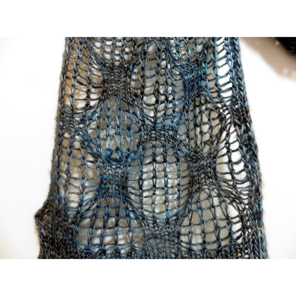 eda00's tweet photo. Mini Bubbles
模様。
47目スタートで編みました。
#minibubbles #madelinetosh
#yarnaholic_shop #knitting #amimono https://t.co/8yPwJGcBpB