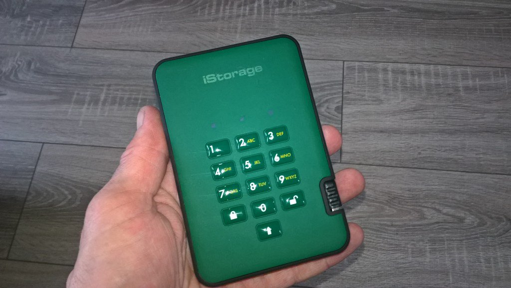 techbuzzinfo's tweet photo. Unboxing and First Look โ The #diskashur 2 1TB portable hard drive from @iStorage_ltd https://t.co/K3fWbyiQIL https://t.co/w6QEhbjszO