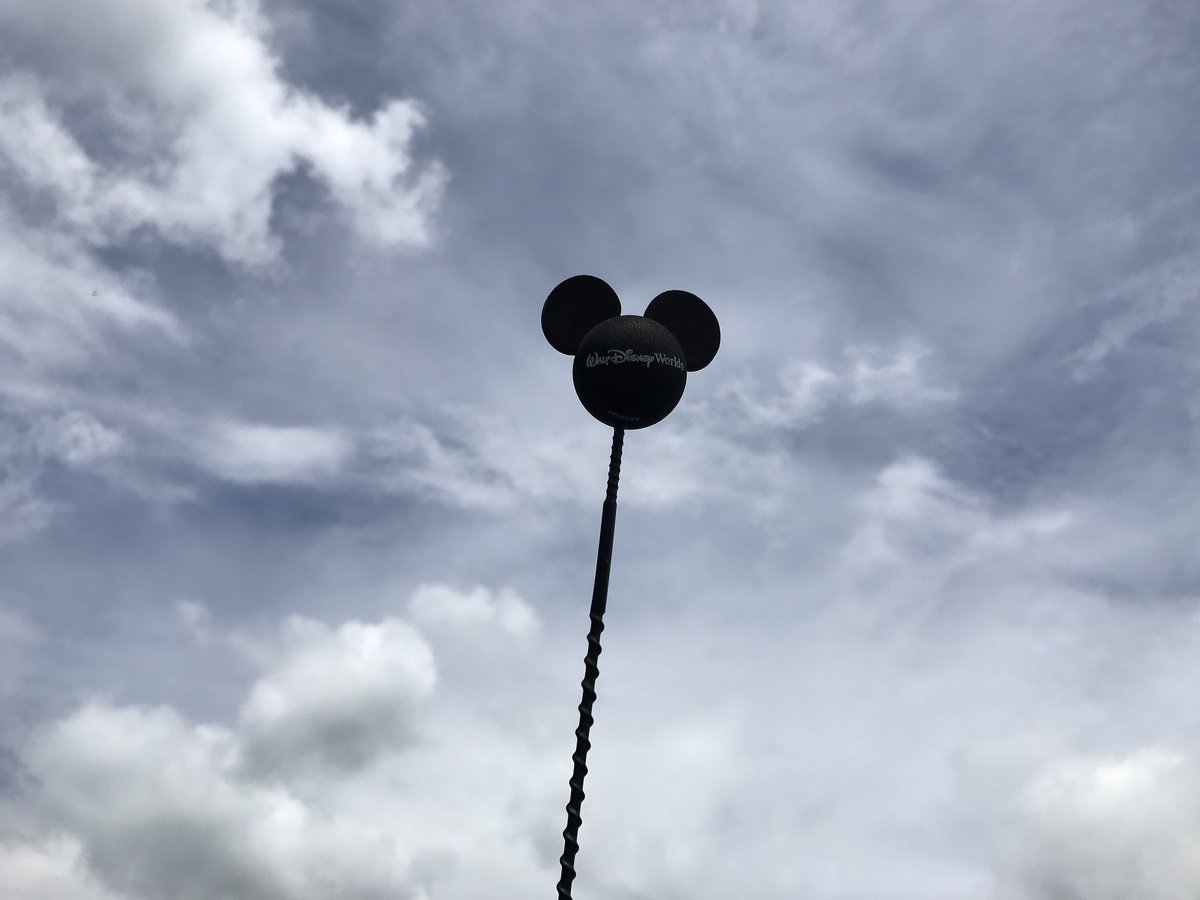 TheClaireScott's tweet photo. It's on the car 👌
#DisneyPro https://t.co/RPlqYxgcD5