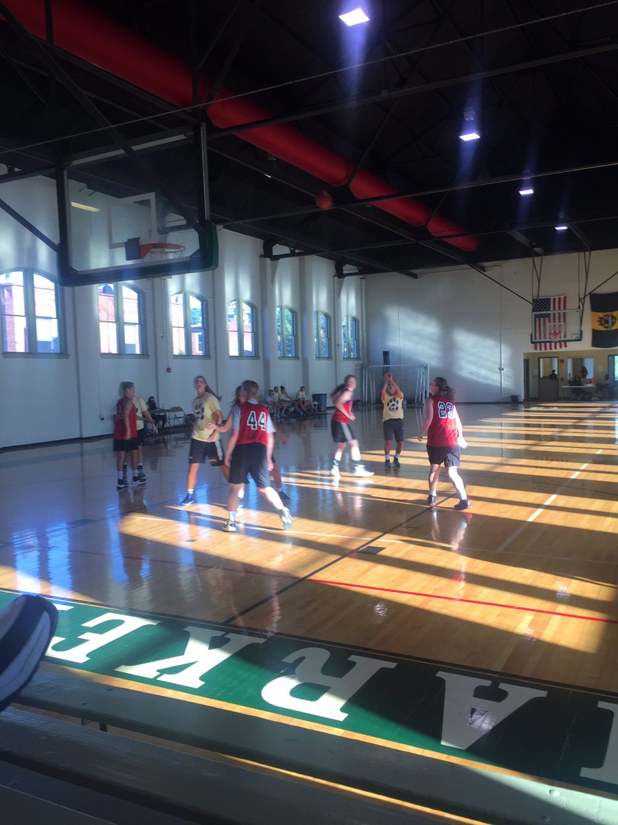TheOnlyRia's tweet photo. 💥Boom for the 3🏀 @Mee_yahh #theMarketHouse #southsideflats https://t.co/rxWsjr6gSO