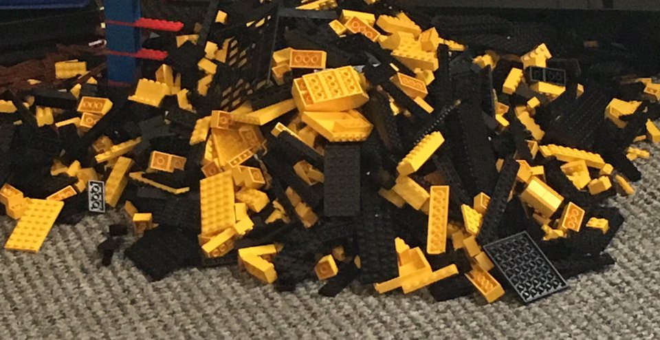 skindostrange's tweet photo. #ukbusinesslunch iv decided to build one last lego model for Manchester #manchesterbee https://t.co/o9fWvSrOjo