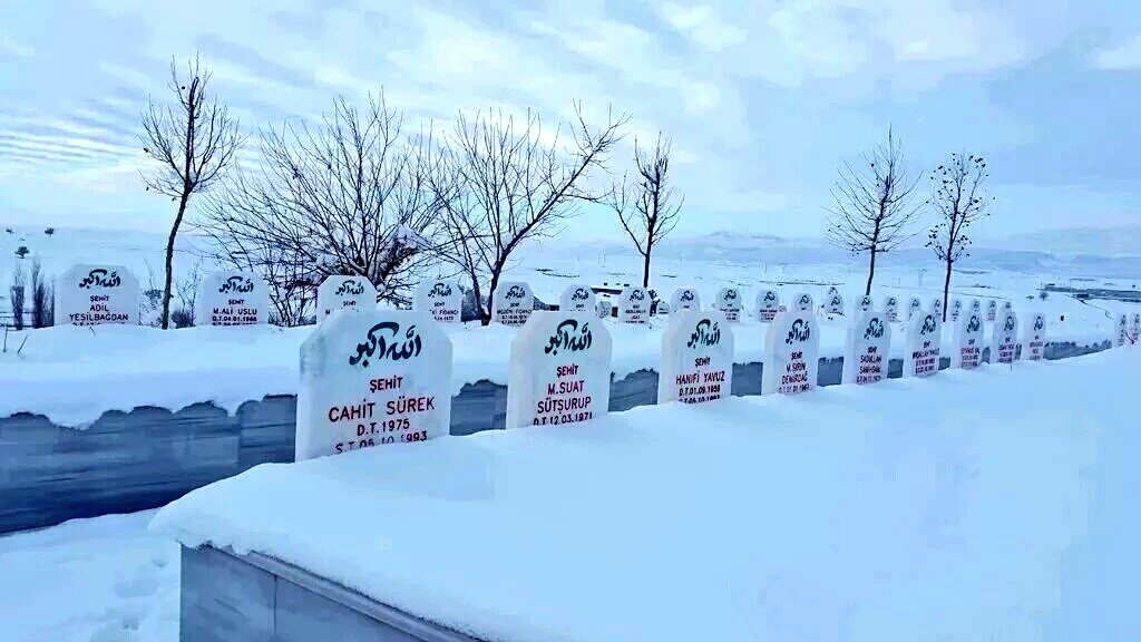 Bugün günlerden Susa...
Rahmete susayan topraklara 26HaziranSusaKatliamı 'nda ruh üfleyen yiğitlere selam olsun....